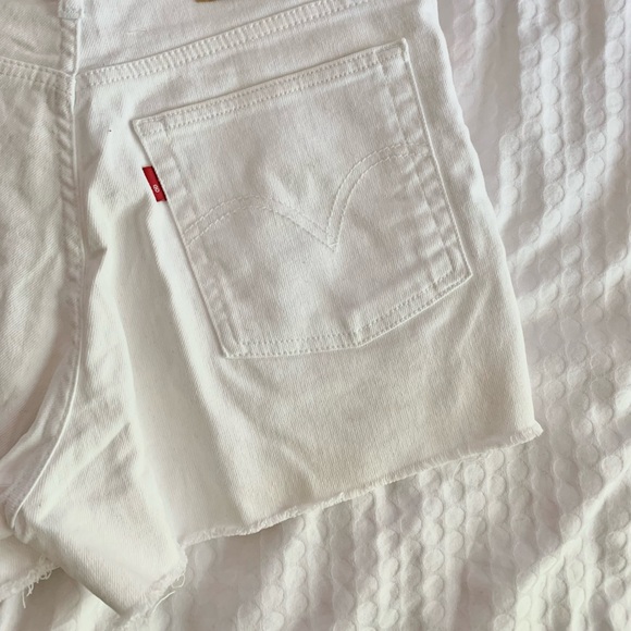 Levi’s white denim shorts, size 28 - Picture 7 of 8